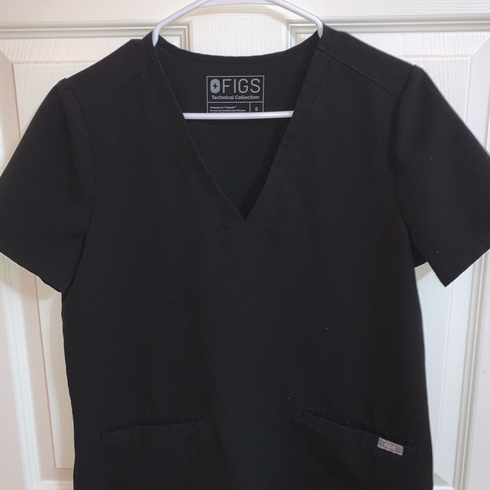 Jaanuu Scrub Bottoms & Figs Scrub Top